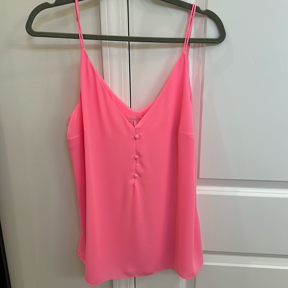 Beautiful top by Lilly Pulitzer size L
